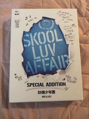 BTS Skool Luv Affair Special Addition - Blue & White Album